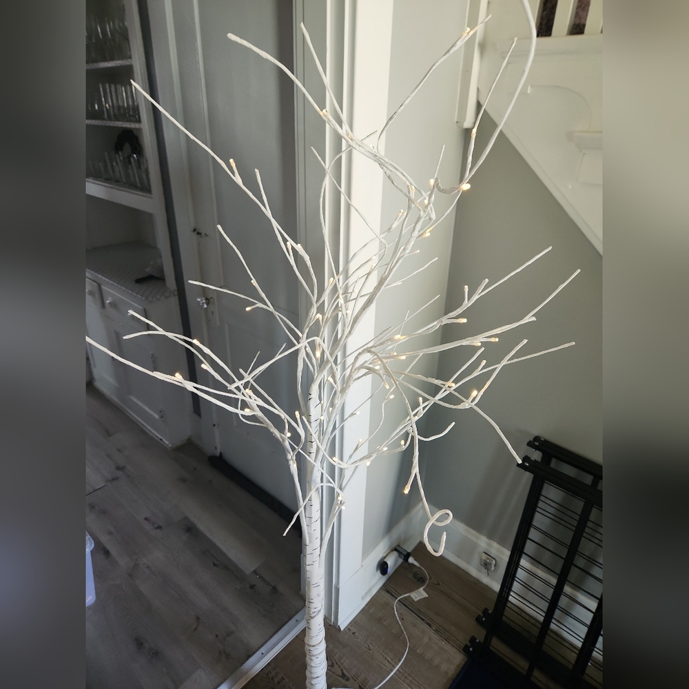 Decorative light up tree